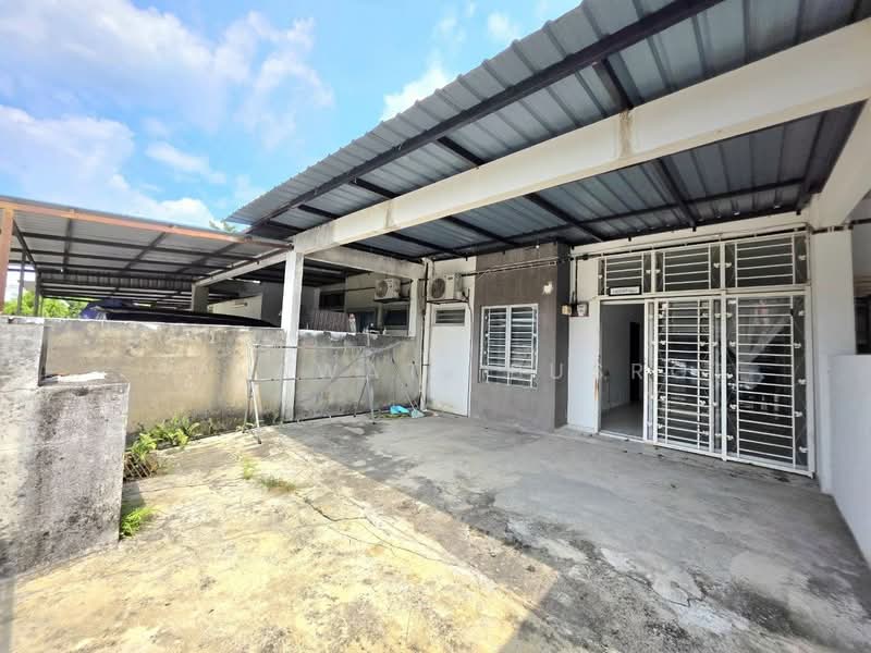 Rumah Teres 1 Tingkat untuk Dijual di Kampung Jalan Kebun (Shah Alam) - Salawati Busro - Exterior - PropertyGuru.com.my