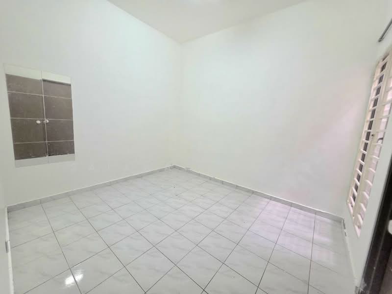 Rumah Teres 1 Tingkat untuk Dijual di Kampung Jalan Kebun (Shah Alam) - Salawati Busro - Interior - PropertyGuru.com.my
