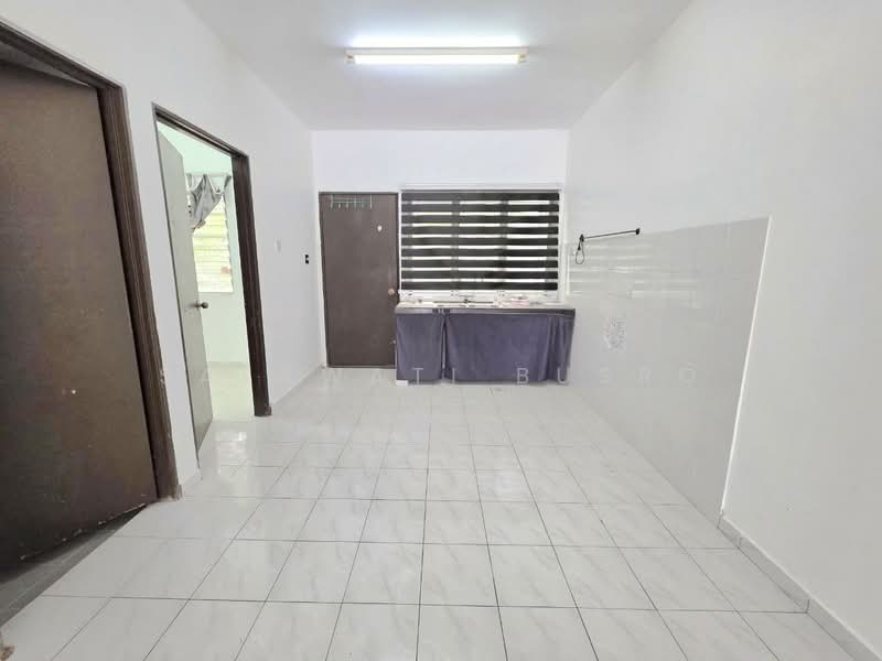 Rumah Teres 1 Tingkat untuk Dijual di Kampung Jalan Kebun (Shah Alam) - Salawati Busro - Interior - PropertyGuru.com.my