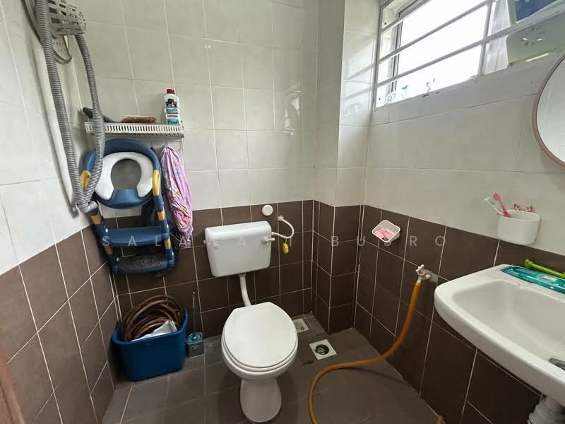 Rumah Teres 1 Tingkat untuk Dijual di Shah Alam (Selangor) - Salawati Busro - Bathroom - PropertyGuru.com.my