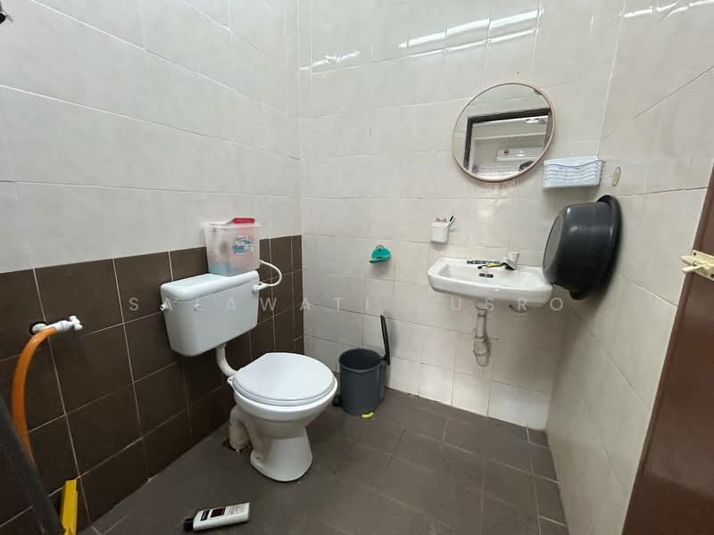 Rumah Teres 1 Tingkat untuk Dijual di Shah Alam (Selangor) - Salawati Busro - Bathroom - PropertyGuru.com.my