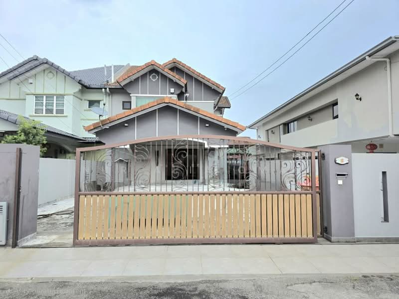 Semi-Detached House for Sale in Klang (Selangor) - Nur Alia Omar - Exterior - PropertyGuru.com.my