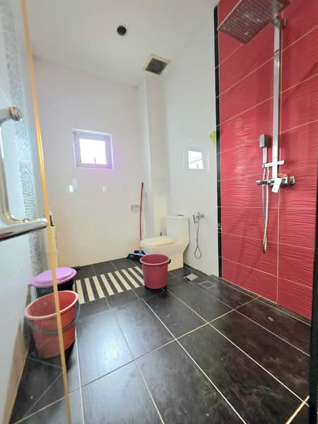 Semi-Detached House for Sale in Klang (Selangor) - Nur Alia Omar - Bathroom - PropertyGuru.com.my