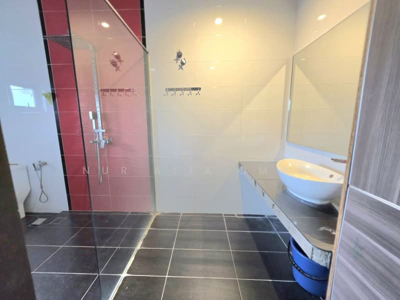 Semi-Detached House for Sale in Klang (Selangor) - Nur Alia Omar - Bathroom - PropertyGuru.com.my