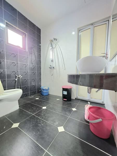 Semi-Detached House for Sale in Klang (Selangor) - Nur Alia Omar - Bathroom - PropertyGuru.com.my