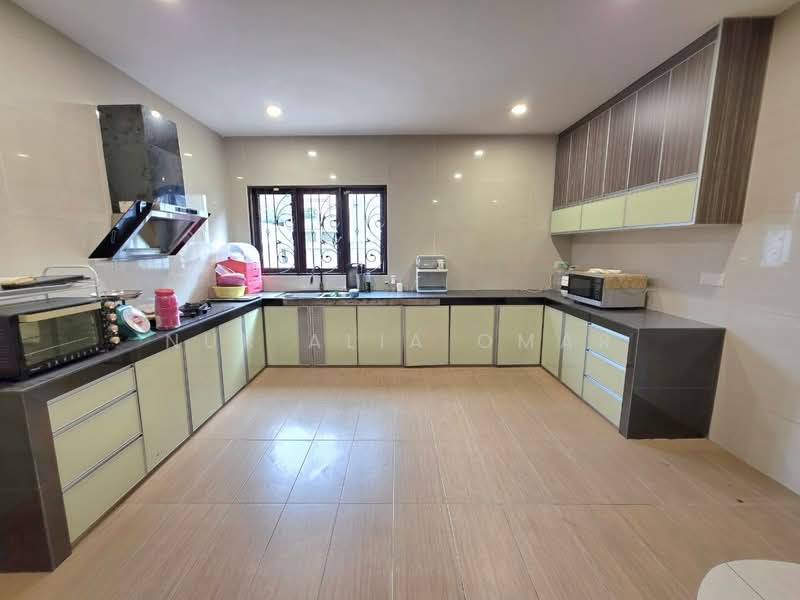 Semi-Detached House for Sale in Klang (Selangor) - Nur Alia Omar - Kitchen - PropertyGuru.com.my