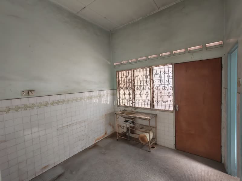 1-storey Terraced House for Sale in Taman Mas Merah (Batu Berendam) - Tim Piong - Kitchen - PropertyGuru.com.my