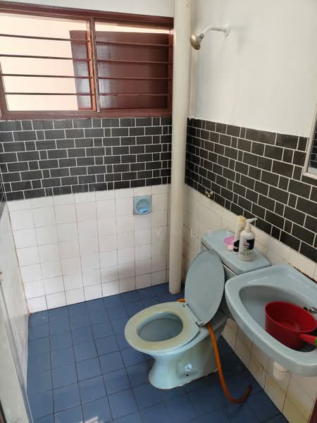 Apartment for Rent at Pangsapuri Wira - Benny Lee - Bathroom - PropertyGuru.com.my