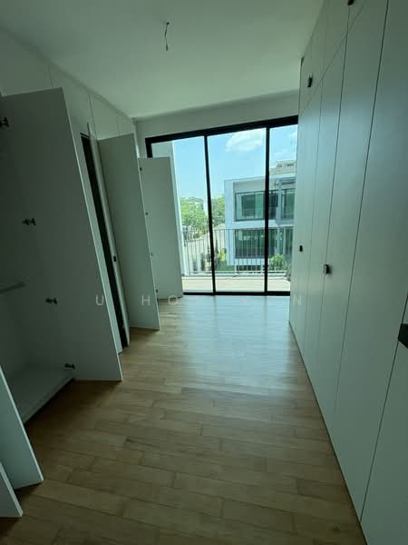 Rumah Teres 3 Tingkat untuk Dijual di Leisure Farm (Gelang Patah) - U Hon Kun - Balcony - PropertyGuru.com.my
