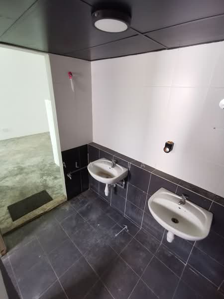 Kedai untuk Disewa di Bandar Seri Putra (Bangi) - Alan Lai - Bathroom - PropertyGuru.com.my