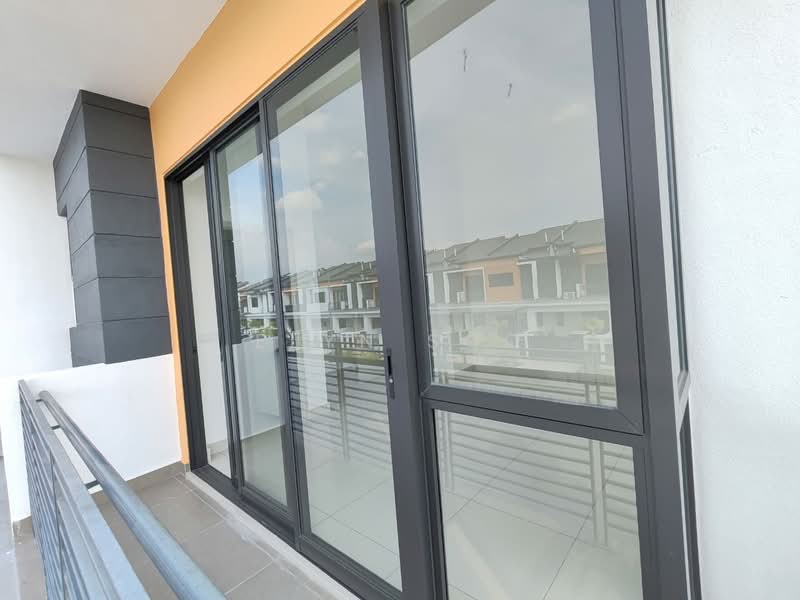 2-storey Terraced House for Sale in Bandar Rimbayu (Telok Panglima Garang) - Elyn Soo - Balcony - PropertyGuru.com.my
