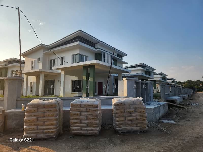 Semi-Detached House for Sale in Sepang (Selangor) - Azira Ahmad - Exterior - PropertyGuru.com.my