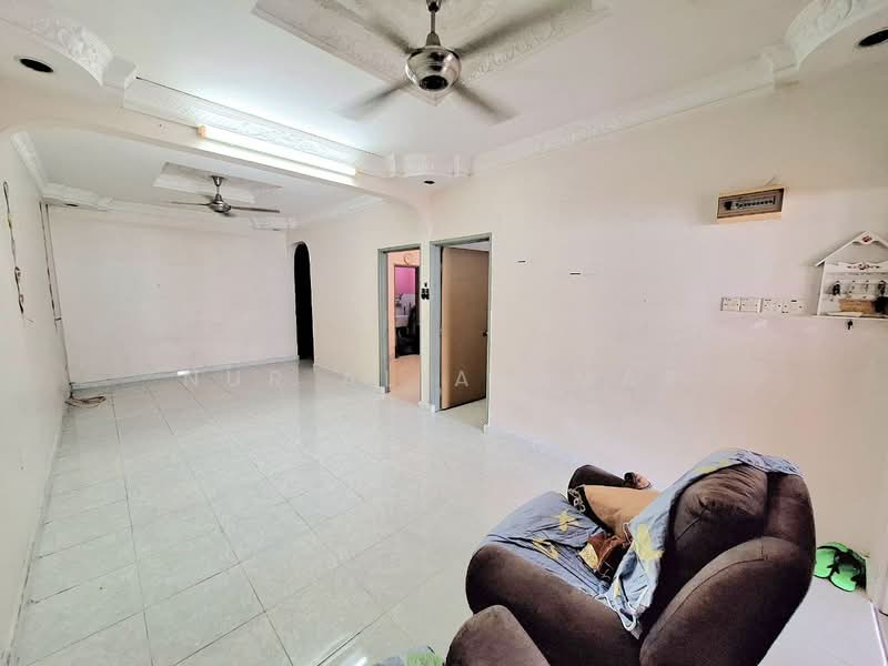 Rumah Teres 1 Tingkat untuk Dijual di Klang (Selangor) - Nur Alia Omar - Living Room - PropertyGuru.com.my