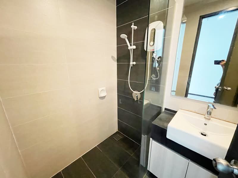 Kondominium untuk Dijual di Queensville - Eiffel Lai - Bathroom - PropertyGuru.com.my