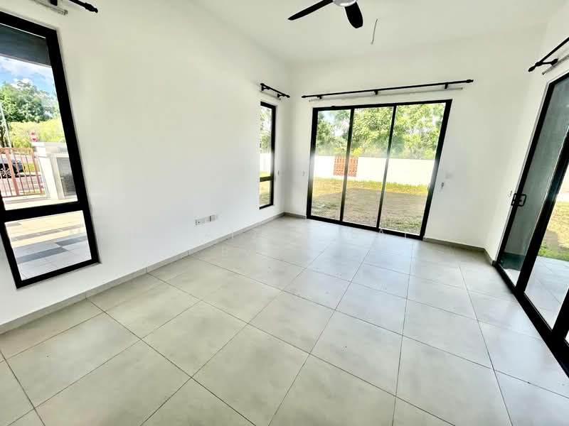 Rumah Kluster untuk Dijual di Semenyih (Selangor) - Mohd Aizat Saiful Bahri - Living Room - PropertyGuru.com.my