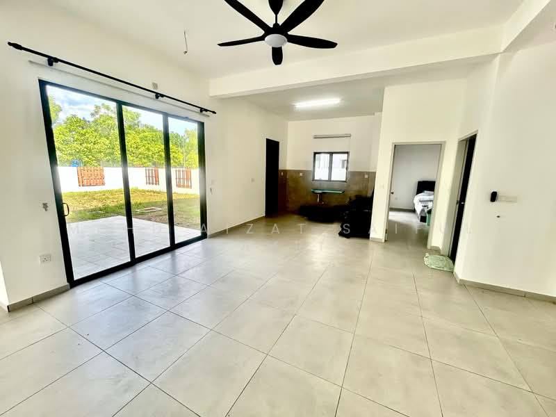 Rumah Kluster untuk Dijual di Semenyih (Selangor) - Mohd Aizat Saiful Bahri - Living Room - PropertyGuru.com.my