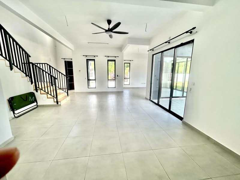 Rumah Kluster untuk Dijual di Semenyih (Selangor) - Mohd Aizat Saiful Bahri - Living Room - PropertyGuru.com.my