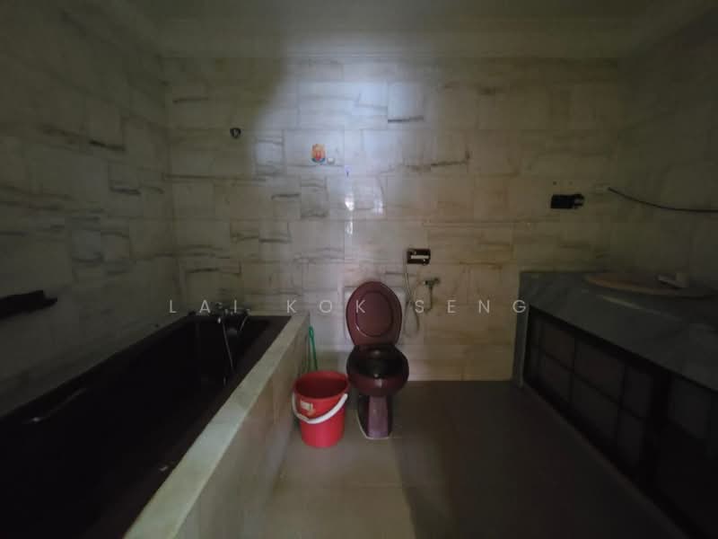 1-storey Terraced House for Sale in Taman Johor Jaya (Johor Bahru) - Lai Kok Seng - Bathroom - PropertyGuru.com.my