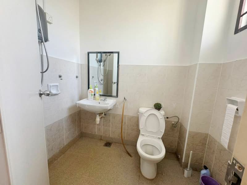 2-storey Terraced House for Sale in Taman Setia Indah (Tebrau) - William Tay - Bathroom - PropertyGuru.com.my