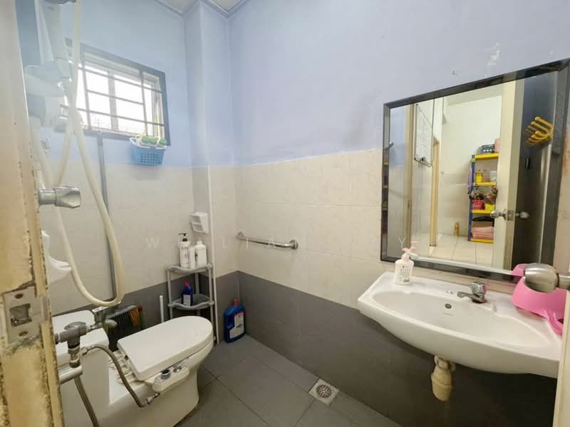 2-storey Terraced House for Sale in Taman Setia Indah (Tebrau) - William Tay - Bathroom - PropertyGuru.com.my