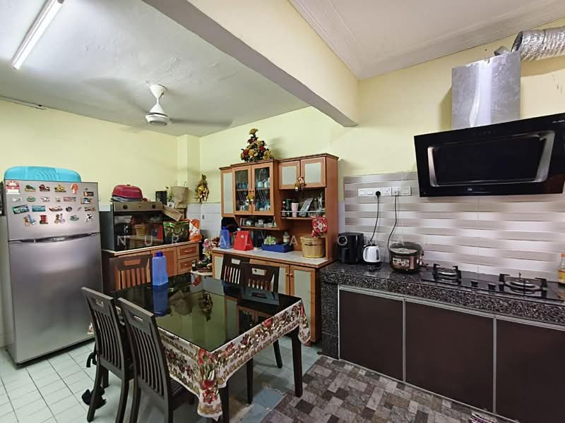 2-storey Terraced House for Sale in Klang (Selangor) - Nur Alia Omar - Kitchen - PropertyGuru.com.my