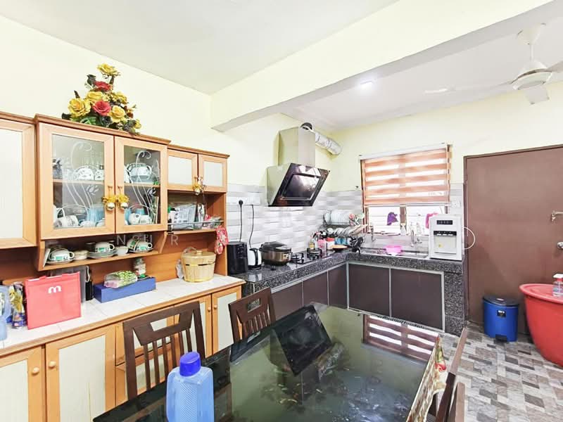 2-storey Terraced House for Sale in Klang (Selangor) - Nur Alia Omar - Kitchen - PropertyGuru.com.my