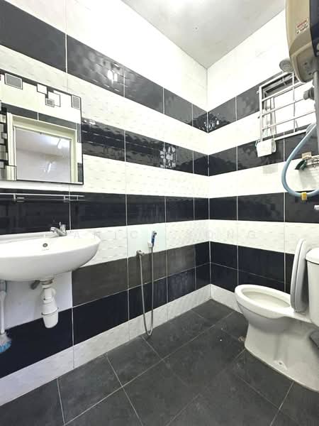 2-storey Terraced House for Sale in Bandar Seri Alam (Masai) - Janice Yong - Bathroom - PropertyGuru.com.my