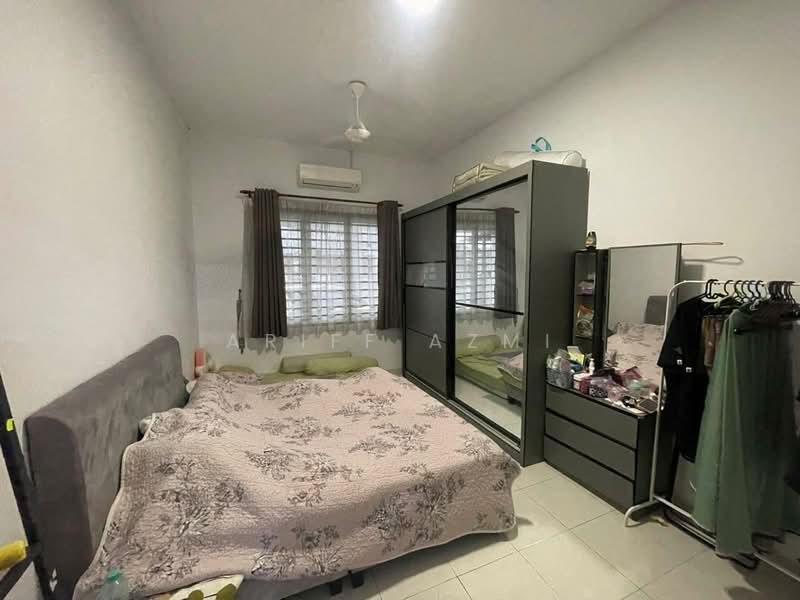 Terraced House for Sale in Taman Pinggiran Senawang (Sungai Gadut) - Ariff Azmi - Bedroom - PropertyGuru.com.my