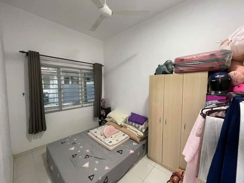 Terraced House for Sale in Taman Pinggiran Senawang (Sungai Gadut) - Ariff Azmi - Bedroom - PropertyGuru.com.my