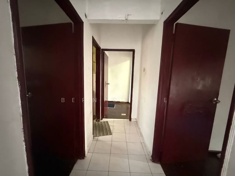 Pangsapuri untuk Dijual di Ria 2 Apartment - Bernice Tee - Corridor - PropertyGuru.com.my