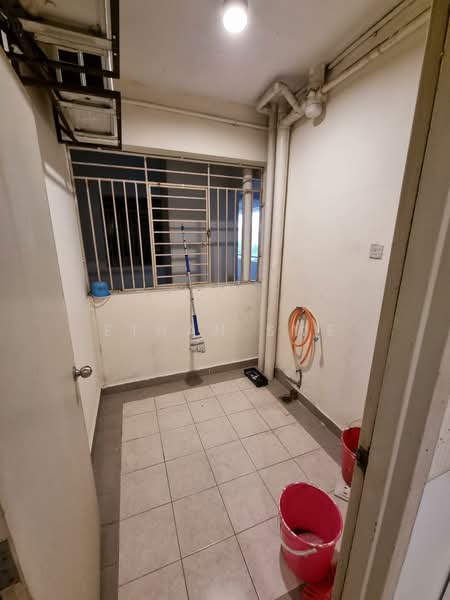 Kondominium untuk Disewa di Cova Suites - Ethan Swe - Balcony - PropertyGuru.com.my