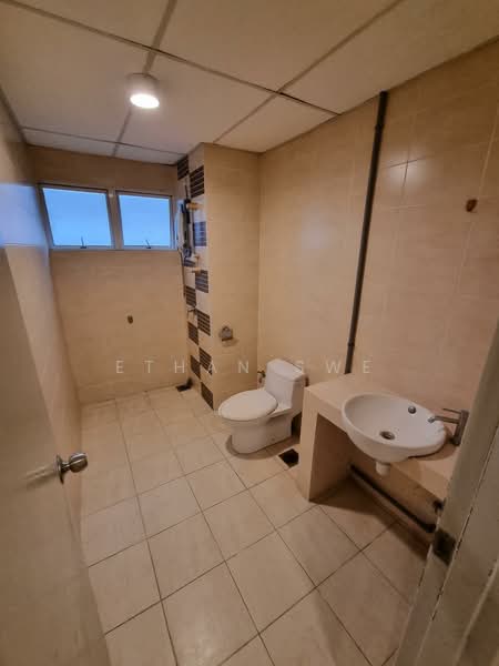 Kondominium untuk Disewa di Cova Suites - Ethan Swe - Bathroom - PropertyGuru.com.my