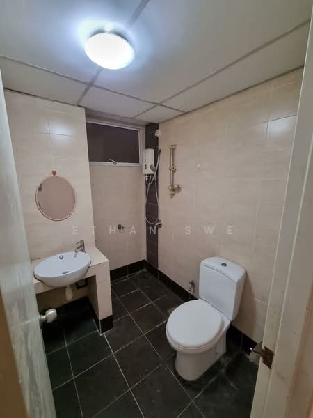 Kondominium untuk Disewa di Cova Suites - Ethan Swe - Bathroom - PropertyGuru.com.my