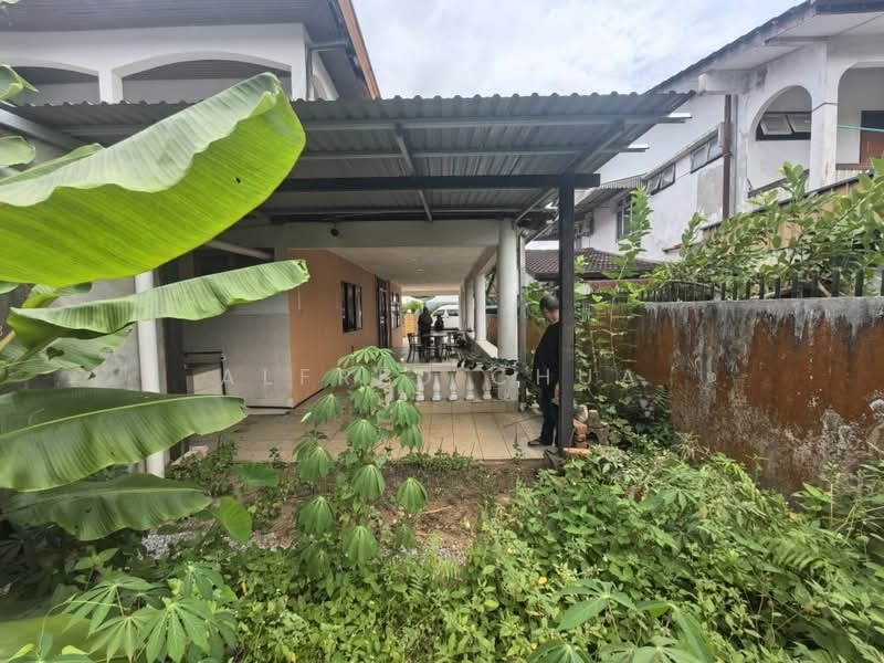 Semi-Detached House for Sale in Kuching (Sarawak) - Alfred Chua - Exterior - PropertyGuru.com.my