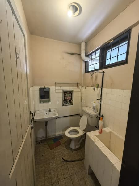 Semi-Detached House for Sale in Kuching (Sarawak) - Alfred Chua - Bathroom - PropertyGuru.com.my