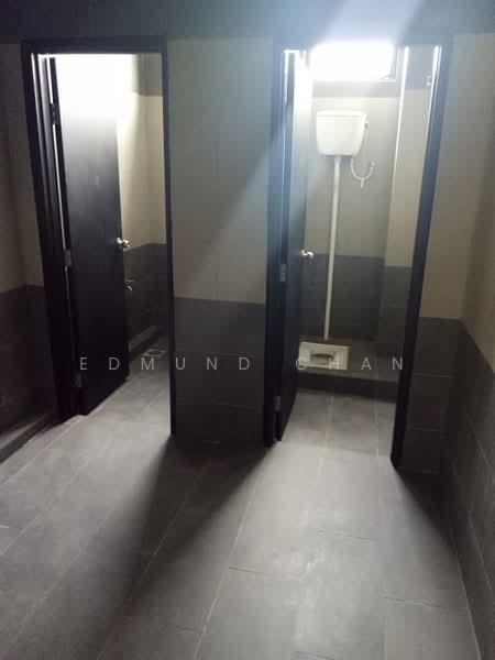 Kilang untuk Disewa di Taman Perindustrian Puchong Utama (Seksyen 2) (Puchong) - Edmund Chan - Bathroom - PropertyGuru.com.my