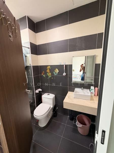 Service Residence for Sale at D'Secret Garden (Pangsapuri Kempas Indah) - Yvonne Lim - Bathroom - PropertyGuru.com.my