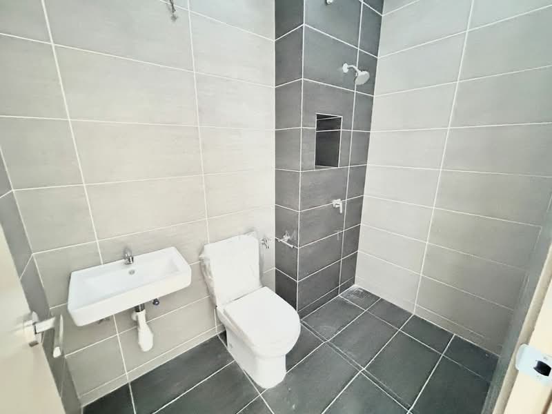 Rumah Teres 2 Tingkat untuk Dijual di Bandar Dato Onn (Tebrau) - William Tay - Bathroom - PropertyGuru.com.my
