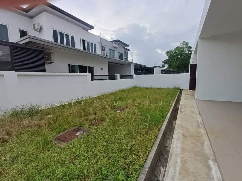 Semi-Detached House for Sale in Stapok (Kuching) - Alfred Chua - Exterior - PropertyGuru.com.my