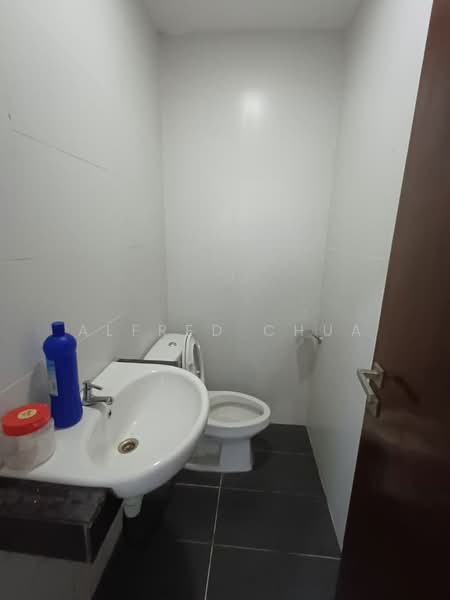 Semi-Detached House for Sale in Stapok (Kuching) - Alfred Chua - Bathroom - PropertyGuru.com.my