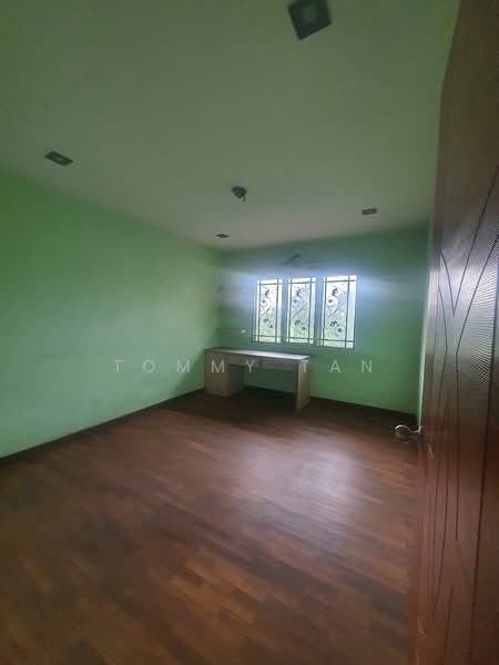 Rumah Teres 2.5 Tingkat untuk Dijual di Seri Kembangan (Selangor) - Tommy Tan - Study - PropertyGuru.com.my