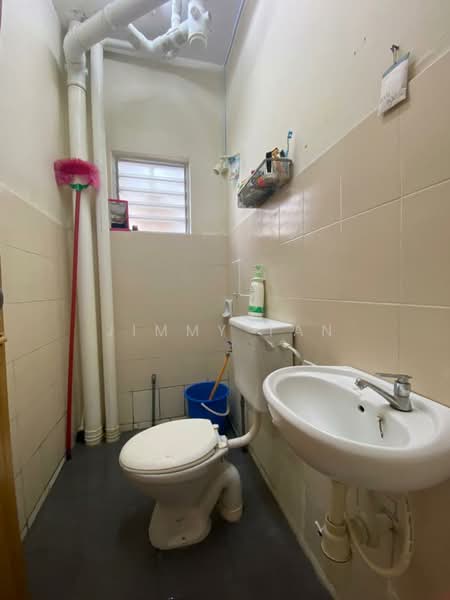 Apartment for Sale at Pangsapuri Kasuarina - Jimmy Tan - Bathroom - PropertyGuru.com.my