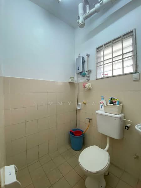 Apartment for Sale at Pangsapuri Kasuarina - Jimmy Tan - Bathroom - PropertyGuru.com.my