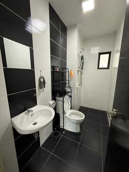 Servis Apartment untuk Disewa di Sky View - Alex How - Bathroom - PropertyGuru.com.my