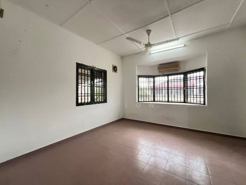 Rumah Teres 2 Tingkat untuk Dijual di Taman Guru (Kota Tinggi) - Ivy Low - Living Room - PropertyGuru.com.my