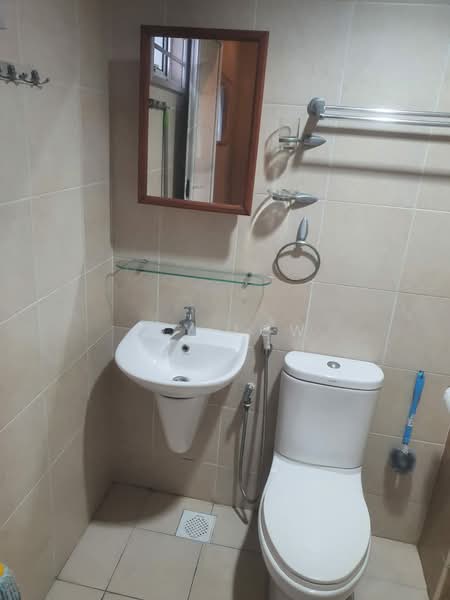 Servis Apartment untuk Dijual di Pangsapuri Tanah Emas (Golden Sands) - Ivy Low - Bathroom - PropertyGuru.com.my