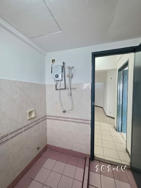 Kondominium untuk Dijual di Regency Condominium - Ivy Por - Bathroom - PropertyGuru.com.my