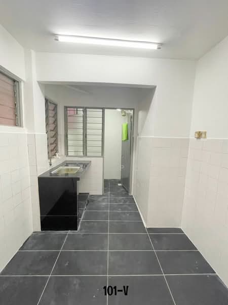 Flat for Sale at Bandar Bukit Tinggi 1 Apartment - Ivy Por - Kitchen - PropertyGuru.com.my