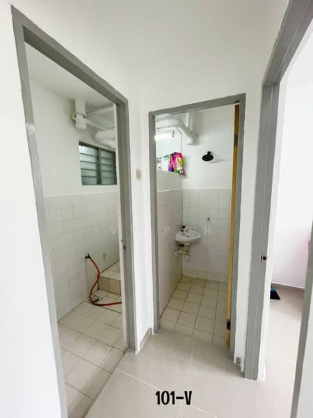 Flat for Sale at Bandar Bukit Tinggi 1 Apartment - Ivy Por - Bathroom - PropertyGuru.com.my