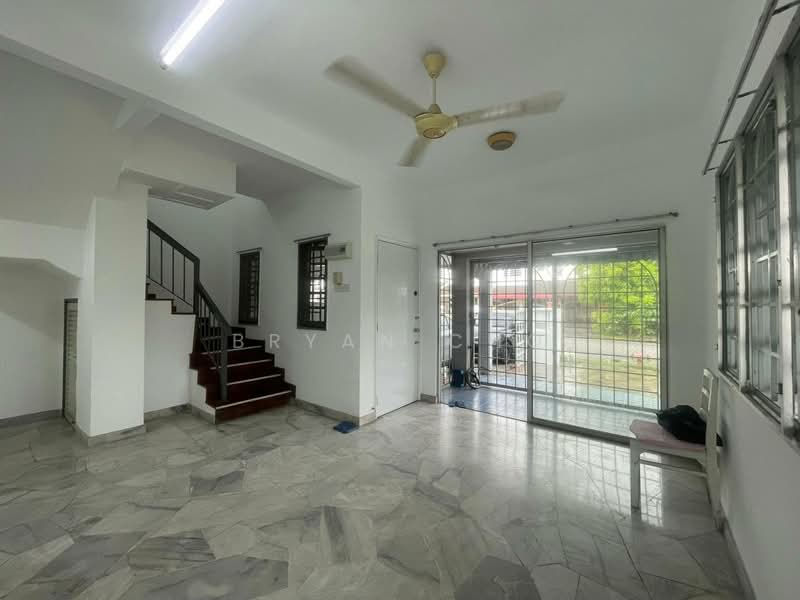 Rumah Teres 2 Tingkat untuk Dijual di Usj 3 (Subang Jaya) - Bryan Cho - Living Room - PropertyGuru.com.my